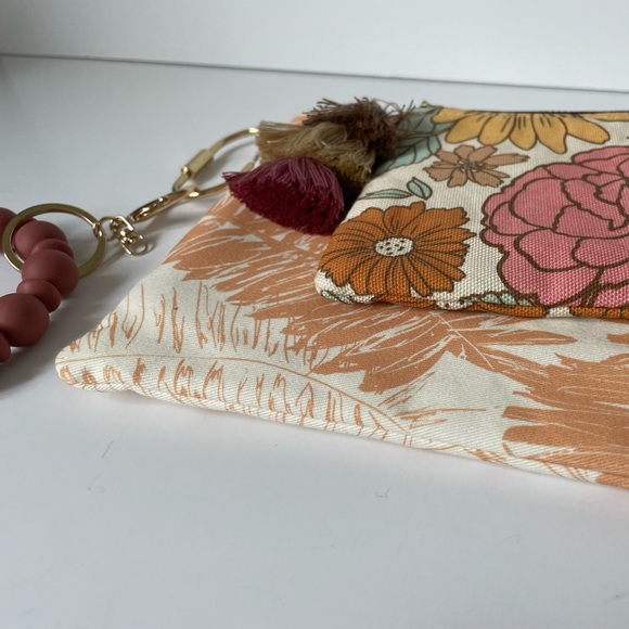 Rifle Co. Retro Flower Clutch with Bangle Wristlet & Wallet Set - Picture 16 of 16